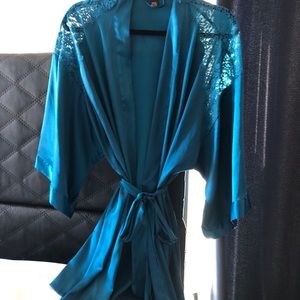 Teal silky Victoria Secret’a kimono robe w/lace!